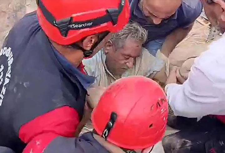 Ağrı'da çöken evin enkazı altında kalan kişi kurtarıldı