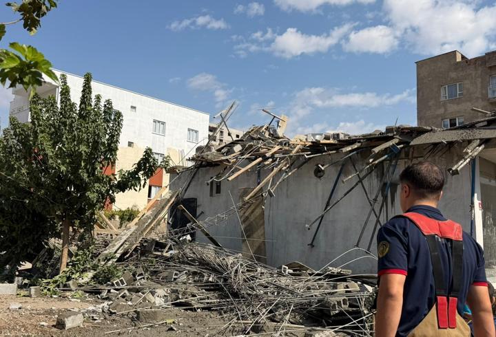 Ev inşaatında beton dökümü sırasında çökme: 5 yaralı
