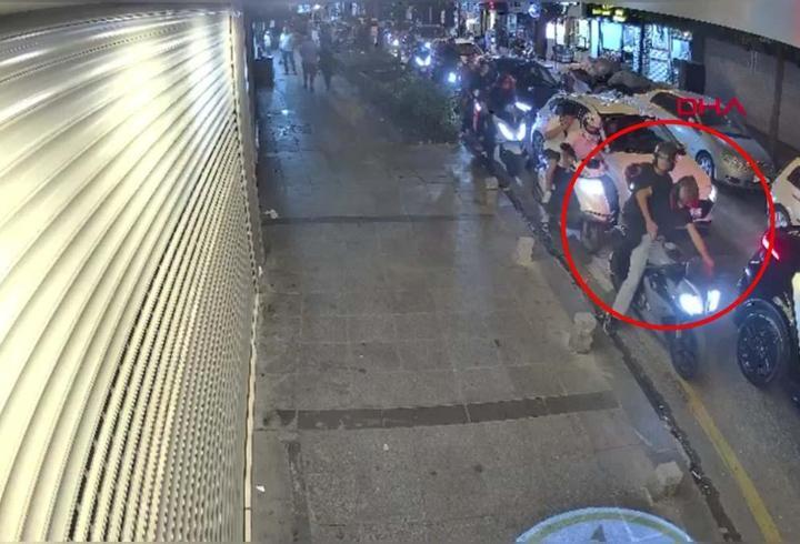 Kağıthane'de kuyumcuya silahlı saldırı: O anlar kamerada!