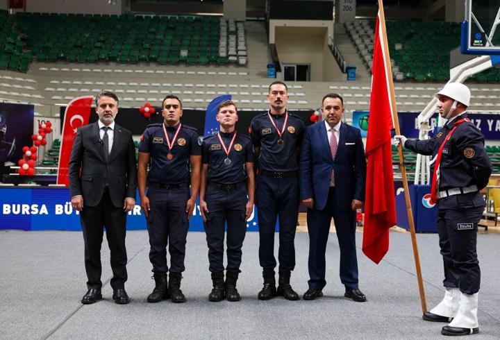 Bursa'da İtfaiye Mesleki Eğitim Tamamlama Töreni düzenlendi