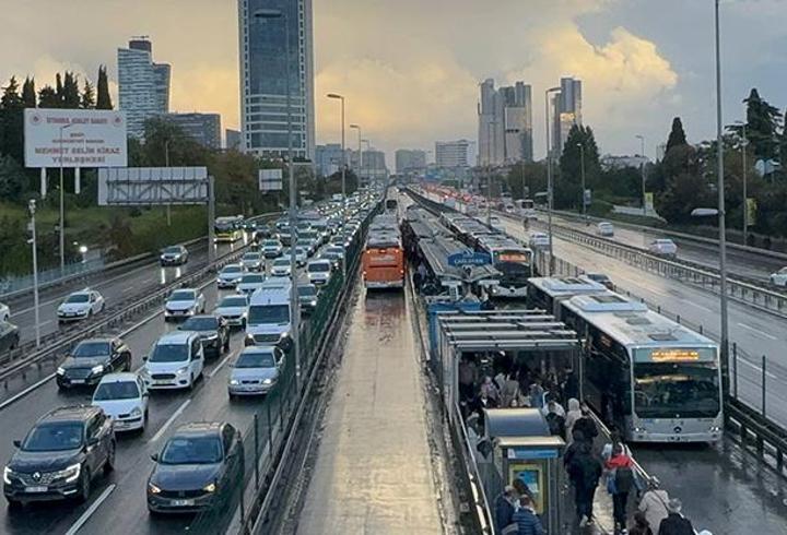İstanbul'da akşam saatlerinde trafik yoğunluğu yüzde 81'e çıktı