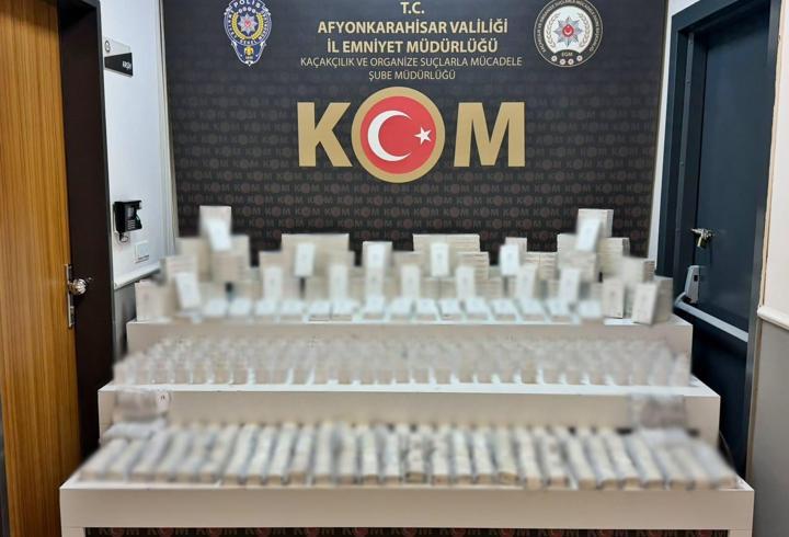 Durdurulan araçtan kaçak telefon aksesuarları çıktı