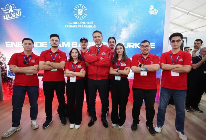 Bakan Bayraktar, TEKNOFEST Güneydoğu’da gençlere seslendi: Türkiye, sizlerle beraber enerjide bağımsız bir ülke olacak