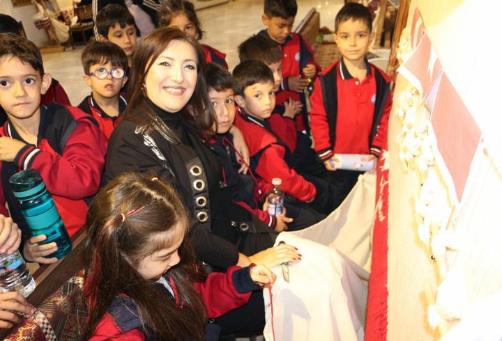 Binlerce el, tek bir bayrak; Isparta'da ilmek ilmek dokunan ay yıldız