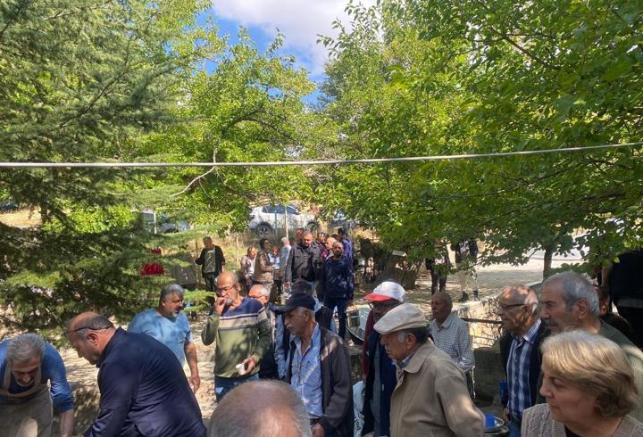 Keban'da kaynak suyunun kurumaması için kurbanlar kestiler