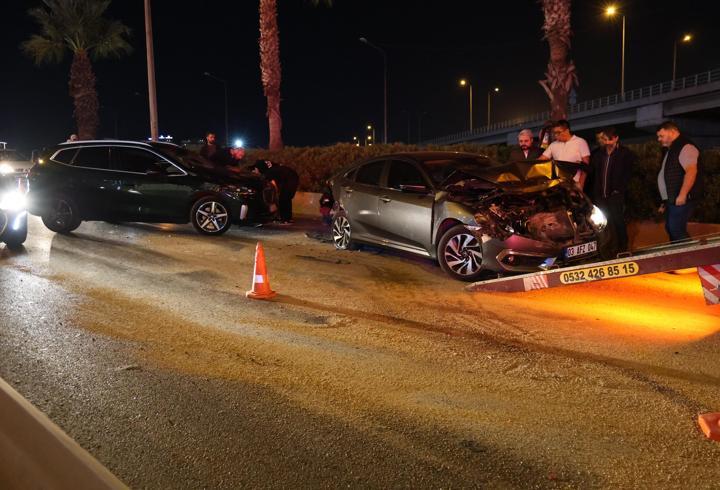 İzmir’de 7 otomobil, 1 motosikletin karıştığı zincirleme kaza: 4 yaralı