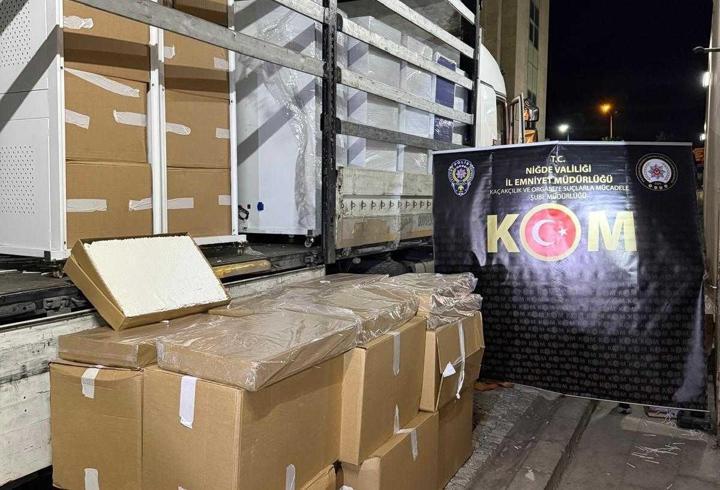 Niğde’de 1 milyon 900 bin adet doldurulmuş makaron ele geçirildi