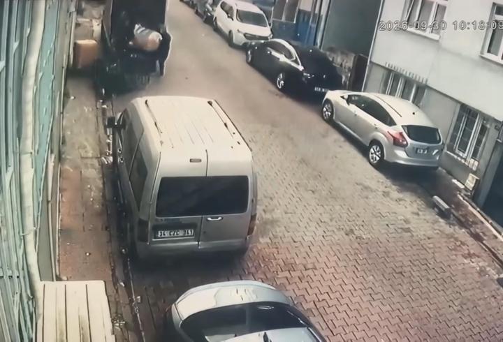 Kağıthane’de temizlik işçileri çöpteki kolilerde uyuşturucu hap buldu; polis iz sürüp imalathane ve depoya ulaştı