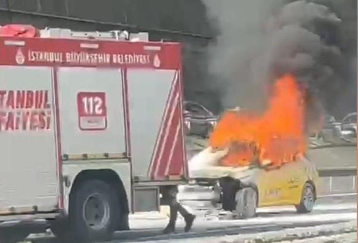 Bağcılar'da taksi yandı; alkol testini reddeden şoför hastaneye götürüldü