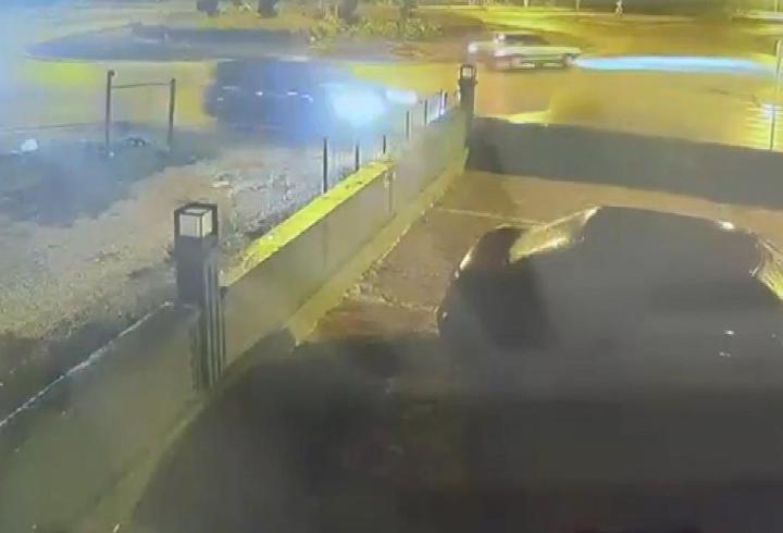 Cipin bahçe duvarına çarptığı kaza kamerada; 4 yaralı