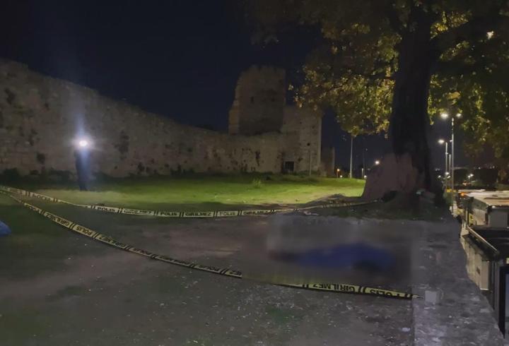 Zeytinburnu'nda surlarda erkek cesedi bulundu