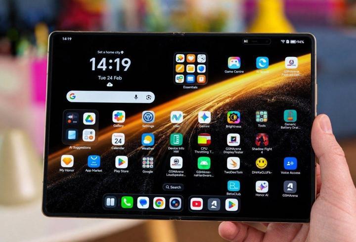 Honor’un yeni katlanabilir telefonu ertelendi