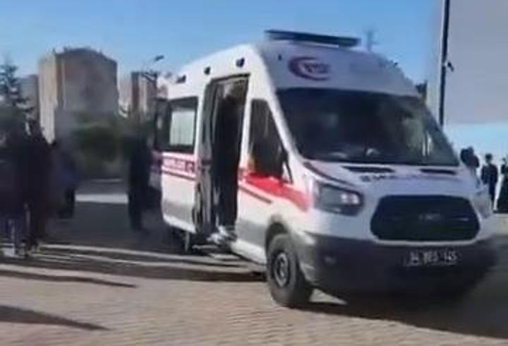 Başakşehir'de ortaokulda bıçaklı saldırı! MEB'den açıklama: 8 öğrenci yaralandı, soruşturma başlatıldı