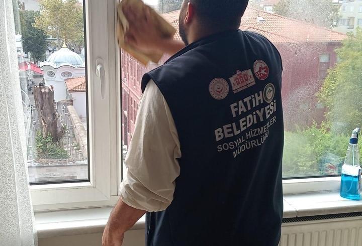 Fatih’te yaşlılara evde temizlik ve kişisel bakım desteği