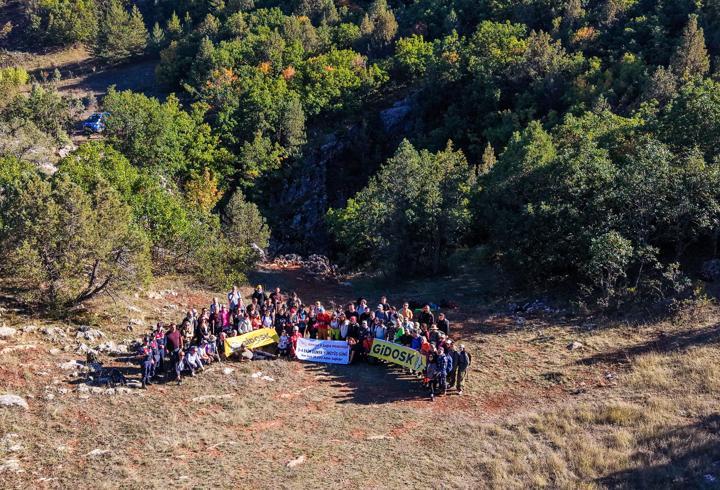 Doğaseverler 'Tepesi Delik Obruğu'na hayran kaldı