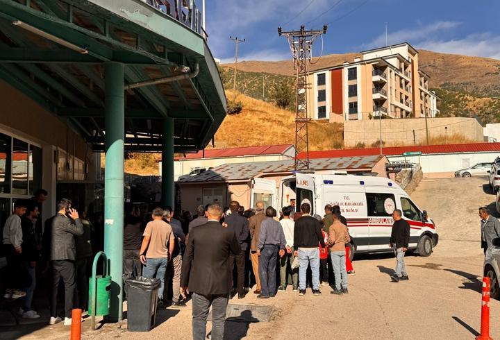 Kamyonetle otomobil çarpıştı; Hafsa Nur bebek öldü, 7 yaralı