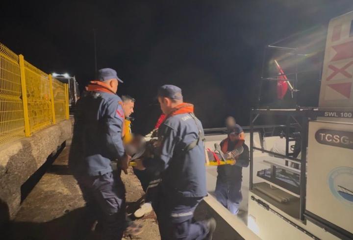 Bozcaada'da trafik kazasında yaralanan kişi Sahil Güvenlik ekiplerince ana karaya getirildi