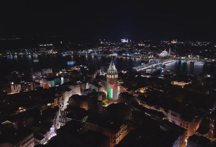Galata Kulesi Filistin bayrağıyla ışıklandırıldı