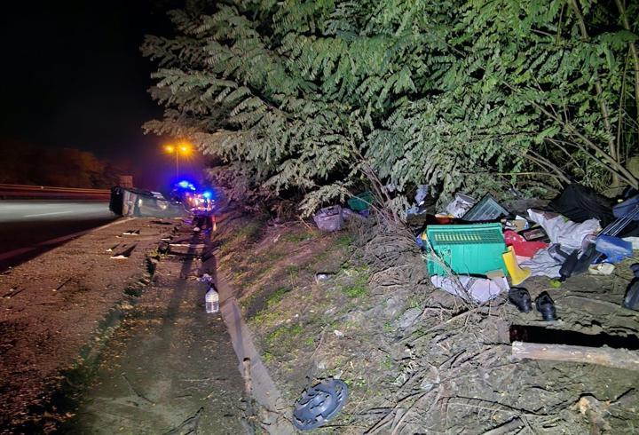 Kaza yaptıktan sonra minibüsündeki hasara bakarken TIR’ın çarptığı sürücü öldü
