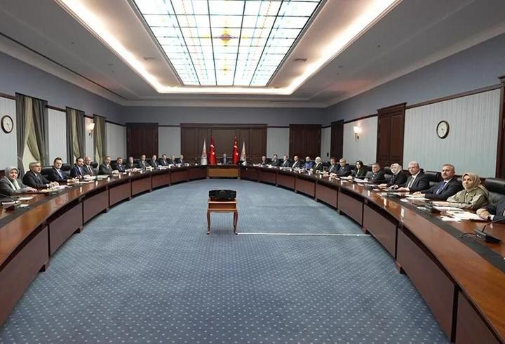 AK Parti MYK’da fon gündemi… Erdoğan: “Sorumluluk kimdeyse gereken yapılacak”