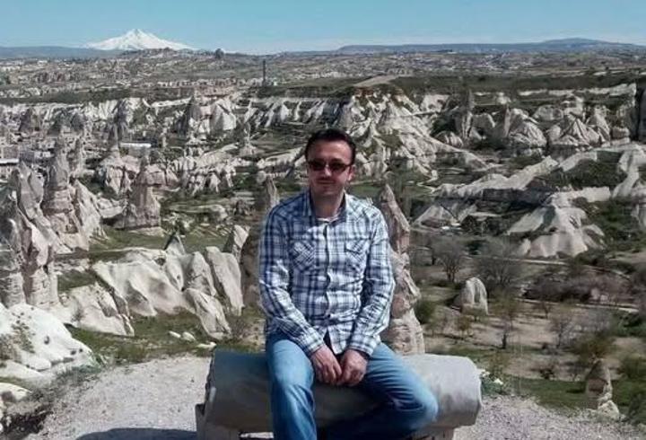 Ceviz toplarken yüksek gerilim hattına kapılarak öldü