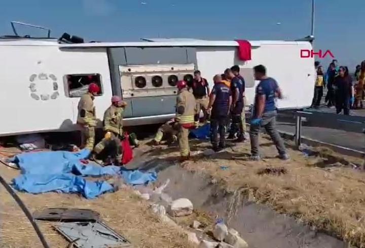 SON DAKİKA... Manisa'da feci kaza! Otobüs ile kamyon çarpıştı: Çok sayıda ölü ve yaralı var