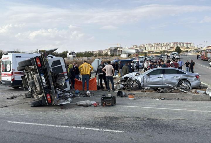 Kahramanmaraş'ta trafik kazası: 1 kişinin öldüğü kazada MHP'li vekil Zuhal Karakoç ve 6 kişi yaralandı