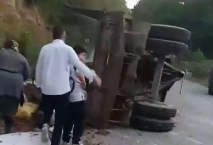 Düzce'de traktör römorku devrildi: 11 yaralı