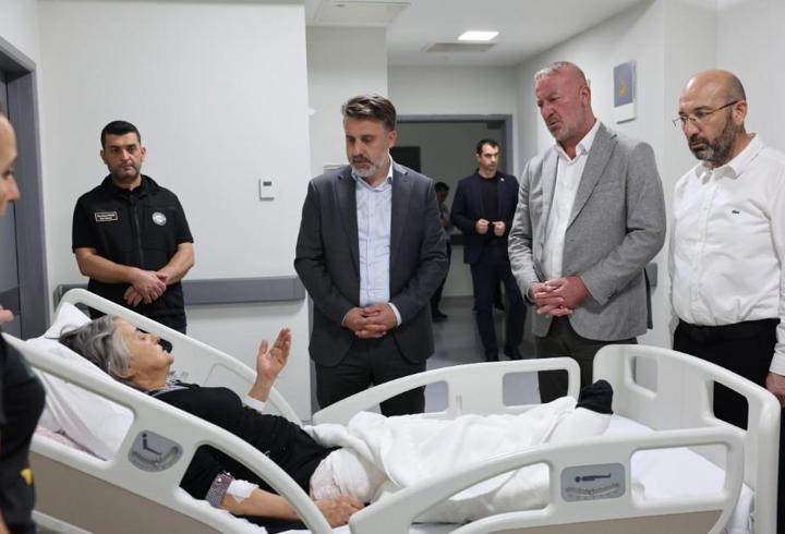 Başkan Vekili Biba, otobüs kazasında yaralananları ziyaret etti