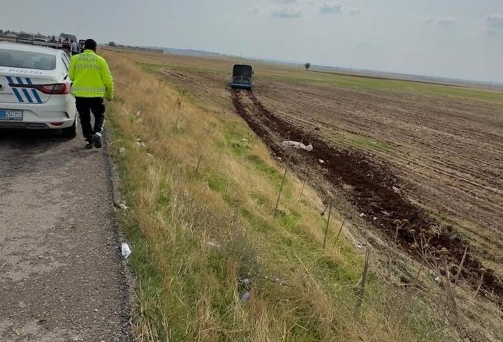 Belediye otobüsü tarlaya girdi