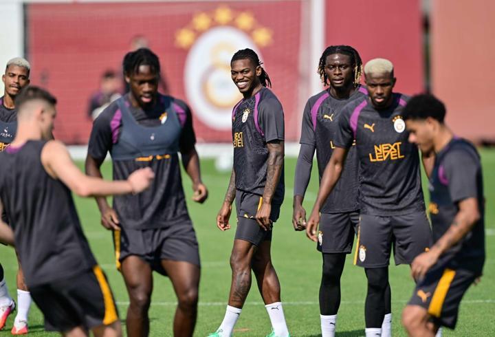 Galatasaray, Barcelona maçı öncesi son antrenmanını gerçekleştirdi