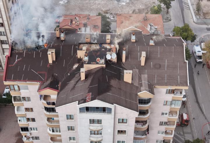 9 katlı apartmanın çatısı yandı