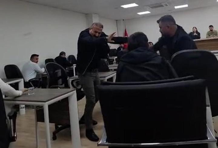 Silopi Belediyesi meclis toplantısında kavga
