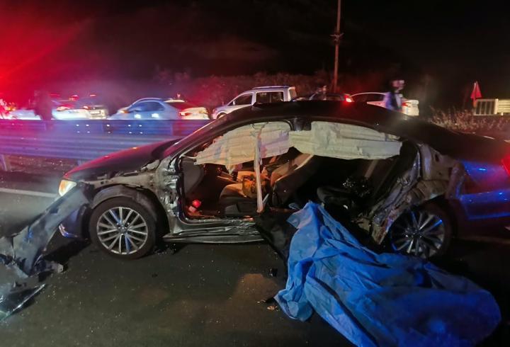 Bingöl’de otomobil bariyerlere çaptı: 2 ölü, 2 yaralı