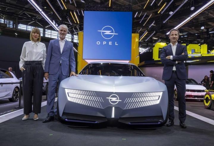 Opel'den 2 dünya prömiyeri