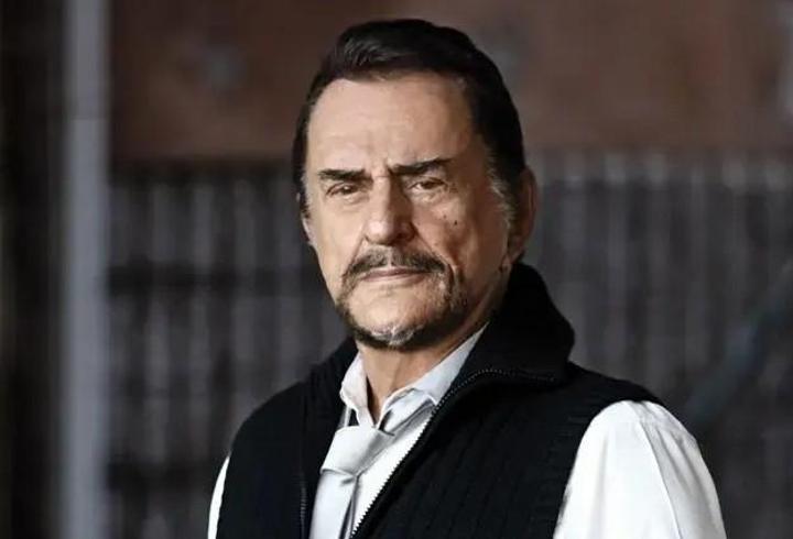 Usta sanatçı Alpay hayatını kaybetti! Türk pop müziğinin unutulmaz ismi 91 yaşında vefat etti