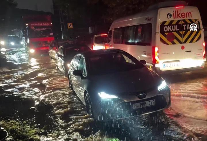 İstanbul’da eğitime yağmur engeli! 6 ilde okullar tatil