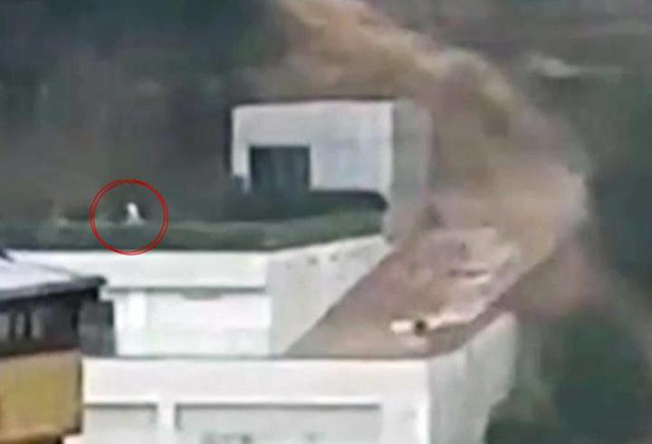 Sarıyer'de sel böyle geldi: Canını zor kurtardı
