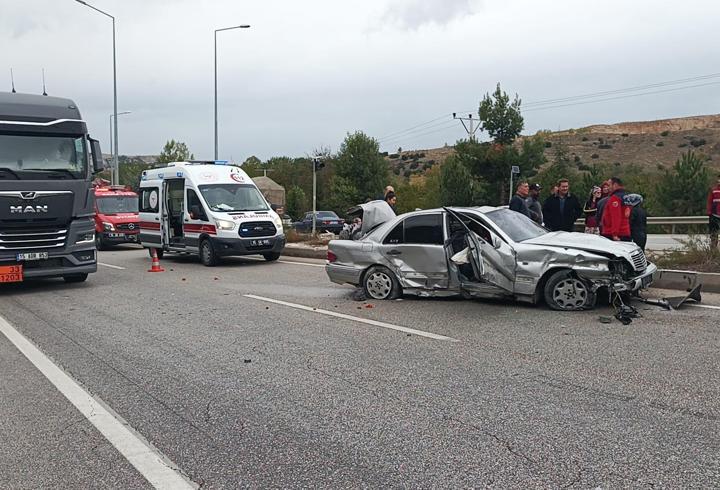 Burdur’da düğün yolunda feci kaza: 1 kişi öldü, 4 kişi yaralandı