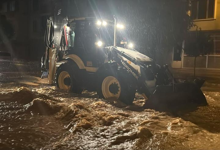 Sakarya’da Sağanak; Cadde Ve Sokaklar Göle Döndü