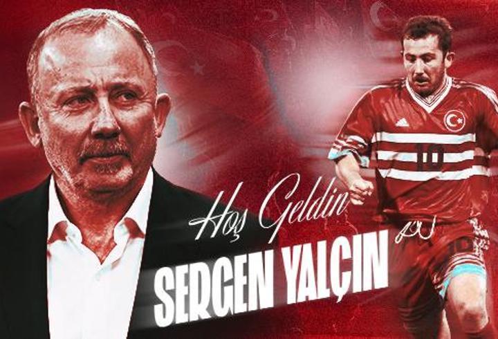 Milli Takım'ın yeni teknik direktörü Sergen Yalçın için imza töreni düzenleniyor