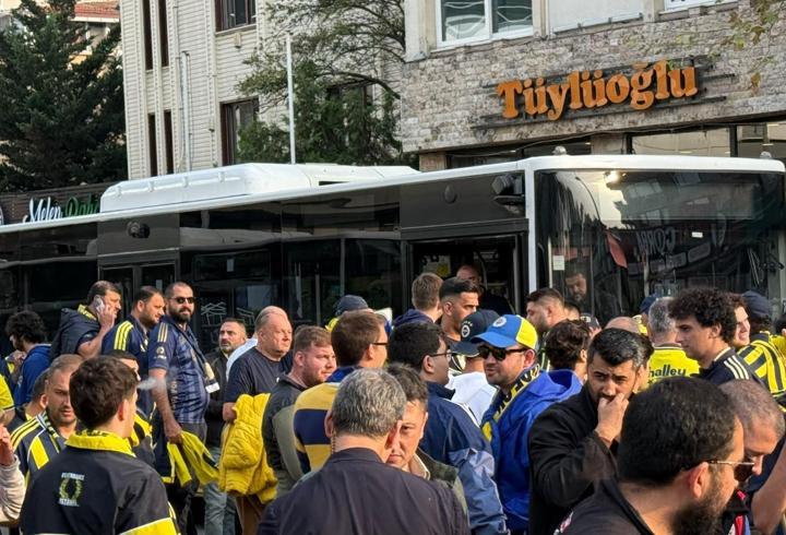 Fenerbahçe taraftarları, Galatasaray derbisi için toplandı