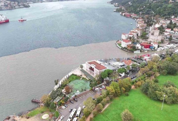 İstanbul Boğazı çamurla kaplandı