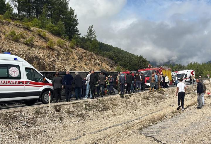 SON DAKİKA! Isparta-Antalya kara yolunda yolcu otobüsü devrildi: 1 can kaybı