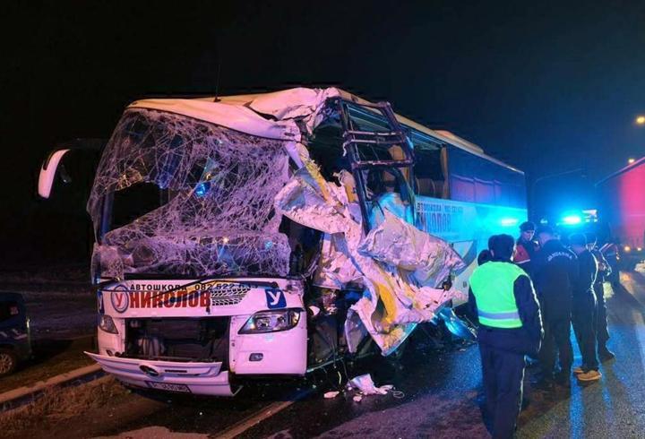 Edirne'de tur otobüsüyle tır çarpıştı: 10 yaralı