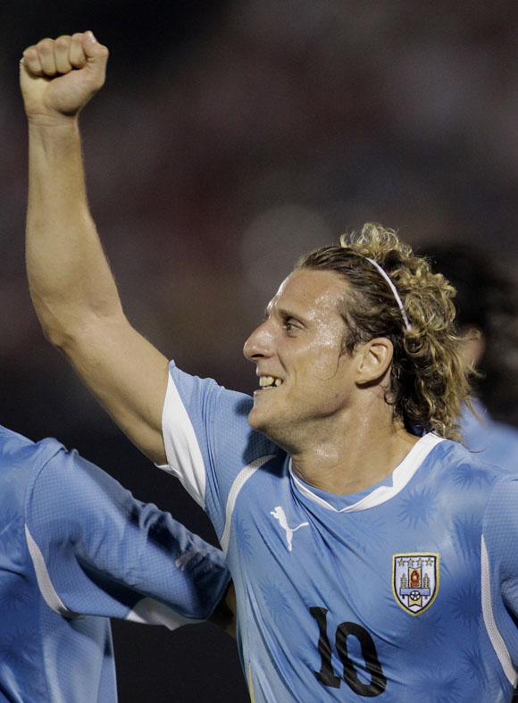 Diego Forlan Hong Konga transfer oldu