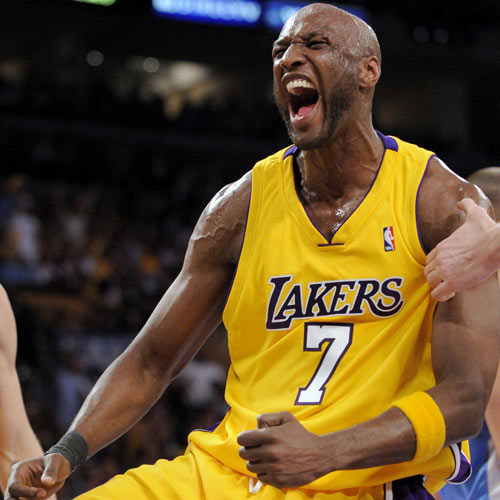 Lamar Odom Lakersta kaldı