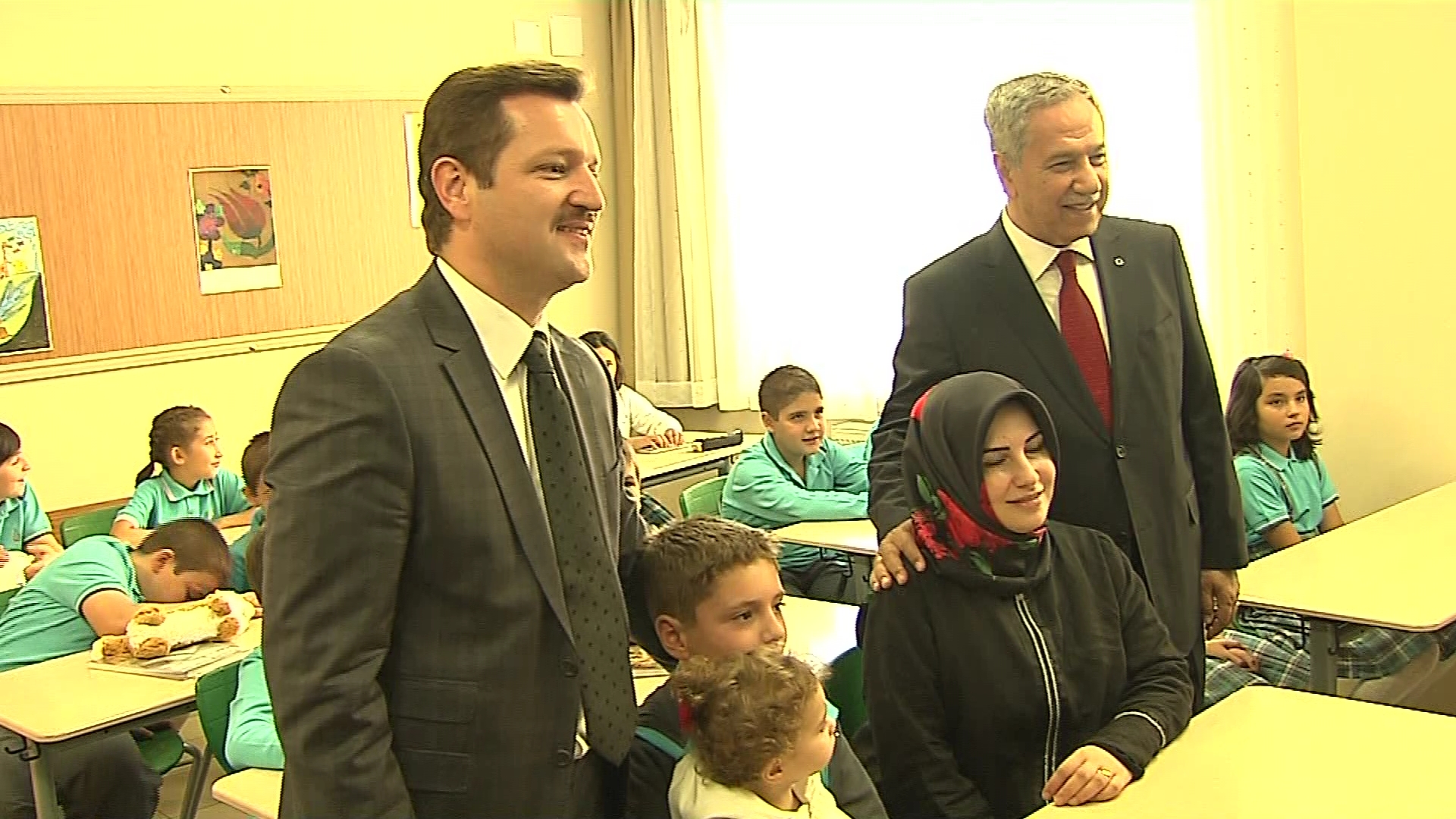 Arınç torununu sınıfına kadar uğurladı...