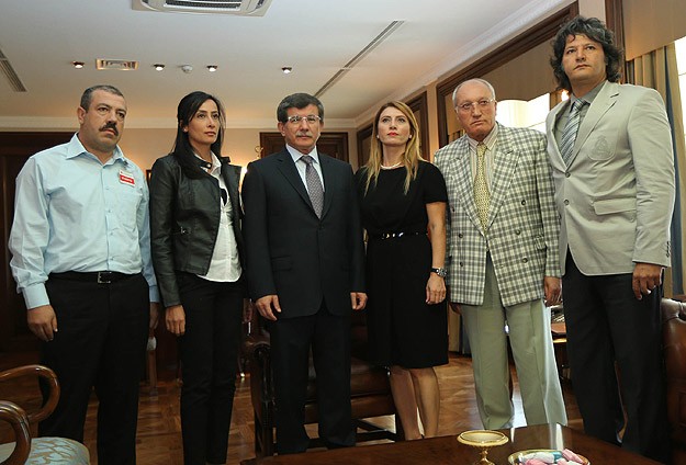 Davutoğlu pilotların aileleriyle görüştü
