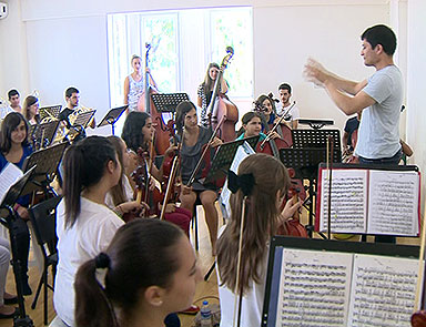 İmkansızlıklara direnen müzik dahileri...